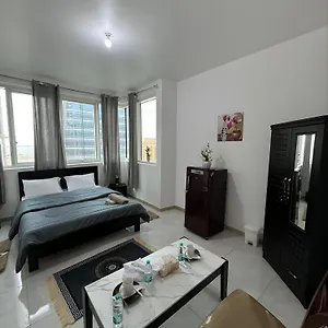 Corniche Street - Extremely Unique بيت شباب